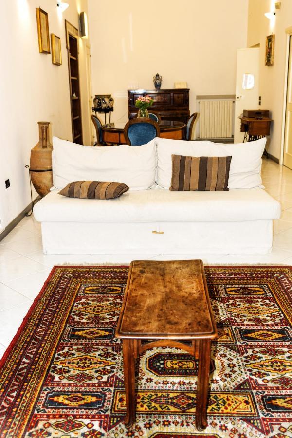 Charming Apartment نابولي المظهر الخارجي الصورة