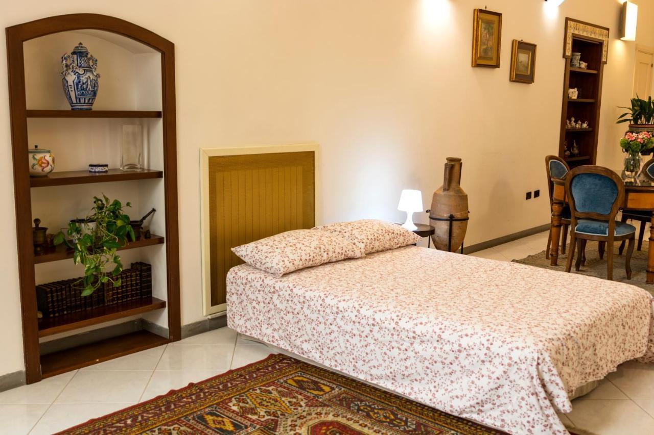 Charming Apartment نابولي المظهر الخارجي الصورة