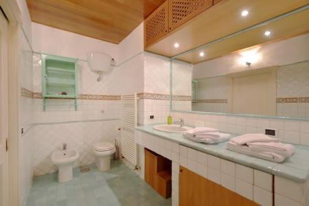 Charming Apartment نابولي المظهر الخارجي الصورة